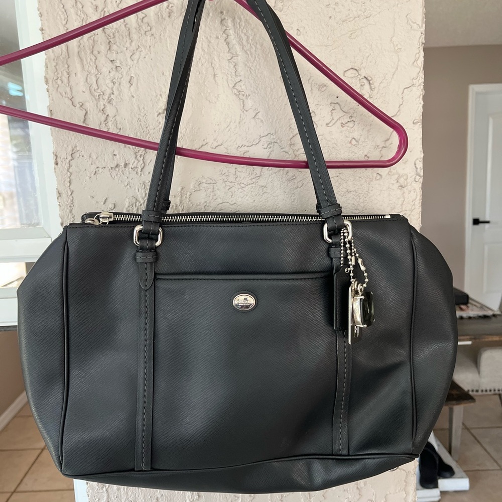 Elegant Black Leather Handbag